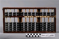 藏品(木製13檔7珠有進位標籤算盤)的圖片