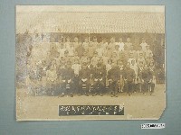 藏品(昭和11年3月翁子公學校第8屆畢業紀念照)的圖片