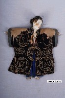 藏品(女披黑白頭髮摻旦布袋戲偶)的圖片