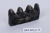 藏品(子弟戲道具木雕黑色筆架)的圖片
