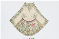 藏品(米白地彩色花草雙錦雞紋菱形肚兜)的圖片