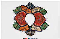 藏品(多色毛料桃形彩繡雲肩)的圖片