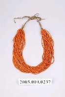 藏品(臺灣原住民橘色琉璃珠複串項飾)的圖片