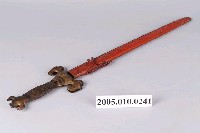 藏品(紅色劍鞘鐵劍童玩)的圖片