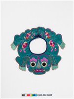 藏品(青綠緞地祥獅彩繡圍涎)的圖片