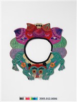 藏品(多色絲緞蓮獅彩繡圍涎)的圖片