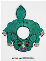 藏品(青綠緞地麒麟彩繡圍涎)的圖片