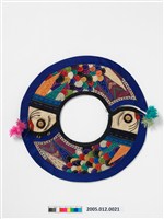 藏品(彩色絲緞圓形雙魚圍涎)的圖片