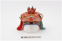 藏品(紫地盤金彩繡蓮花裝飾童帽)的圖片