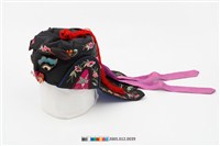 藏品(黑地紅結頂彩繡狗頭風帽)的圖片