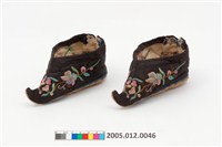 藏品(黑地暗紋繡花平底弓鞋)的圖片