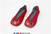 藏品(紅地繡花平底鞋)的圖片