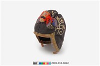 藏品(黑地結寶相花紋刺繡碗帽)的圖片