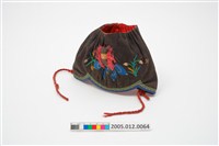 藏品(黑地彩繡寶相花碗帽)的圖片