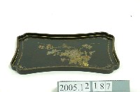 藏品(黑地花鳥紋彩繪托盤)的圖片