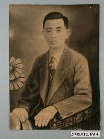 藏品(坐姿男祖先畫像)的圖片