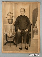 藏品(坐姿女祖先畫像)的圖片