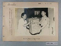 藏品(民國52年立人國校校長郭文生在慰勞四總醫院傷患晚會中以四臺電扇贈送該院)的圖片