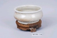 藏品(白瓷圈足香爐含底座)的圖片