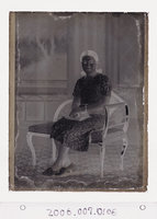 藏品(持書女子全身照玻璃底片)的圖片