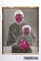 藏品(婦女與小孩半身合照玻璃底片)的圖片