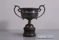 藏品(昭和13年帝大南台灣支部創立紀念銀杯2件1套)的圖片