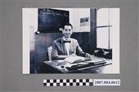 藏品(陳拱北於所長室獨照)的圖片