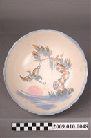 藏品(彩繪旭日松鶴紋花口碗)的圖片