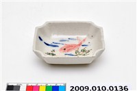 藏品(壓模胭脂紅釉水波魚紋亞型碟)的圖片