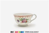 藏品(轉印花卉紋紅茶杯)的圖片