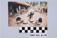 藏品(阿美族婦女的陶器製作)的圖片