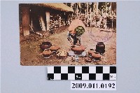 藏品(阿美族婦女的陶器製作)的圖片