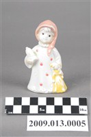 藏品(彩繪抱奶瓶睡衣孩童陶瓷玩偶)的圖片