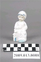 藏品(粉藍彩孩童與小熊娃娃陶瓷玩偶)的圖片