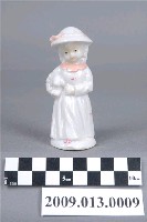 藏品(粉彩女孩與小狗陶瓷玩偶)的圖片