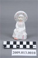 藏品(粉彩女孩與洋娃娃陶瓷玩偶)的圖片