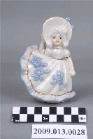 藏品(青花描金迎風女孩陶瓷玩偶)的圖片