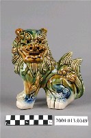 藏品(臺灣鶯歌窯三彩獅型擺飾)的圖片