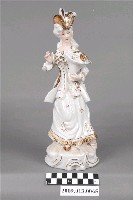 藏品(褐釉描金顏彩捧花西洋仕女瓷偶)的圖片