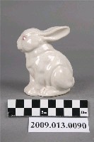 藏品(臺灣鶯歌窯白釉兔子造型裝飾陶瓷)的圖片