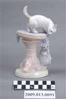 藏品(彩繪雙貓遊戲造型擺飾)的圖片