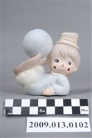 藏品(彩繪孩童戲球陶瓷玩偶)的圖片
