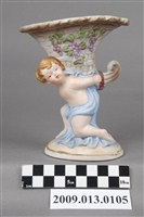 藏品(瓷燒牛角酒杯造型花瓶)的圖片