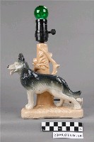 藏品(鶯歌窯狼犬造型檯燈座)的圖片