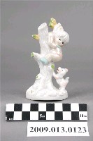 藏品(珠光釉彩孩童與小狗陶瓷玩偶)的圖片