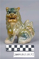 藏品(臺灣鶯歌窯三彩獅型擺飾)的圖片