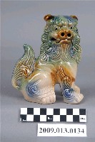 藏品(臺灣鶯歌窯三彩獅型擺飾)的圖片