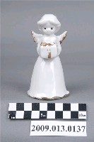 藏品(描金持禮物天使陶瓷玩偶)的圖片