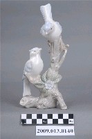 藏品(釉下彩繪雙雀擺飾)的圖片