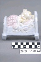 藏品(彩繪搖籃小熊陶瓷玩偶)的圖片